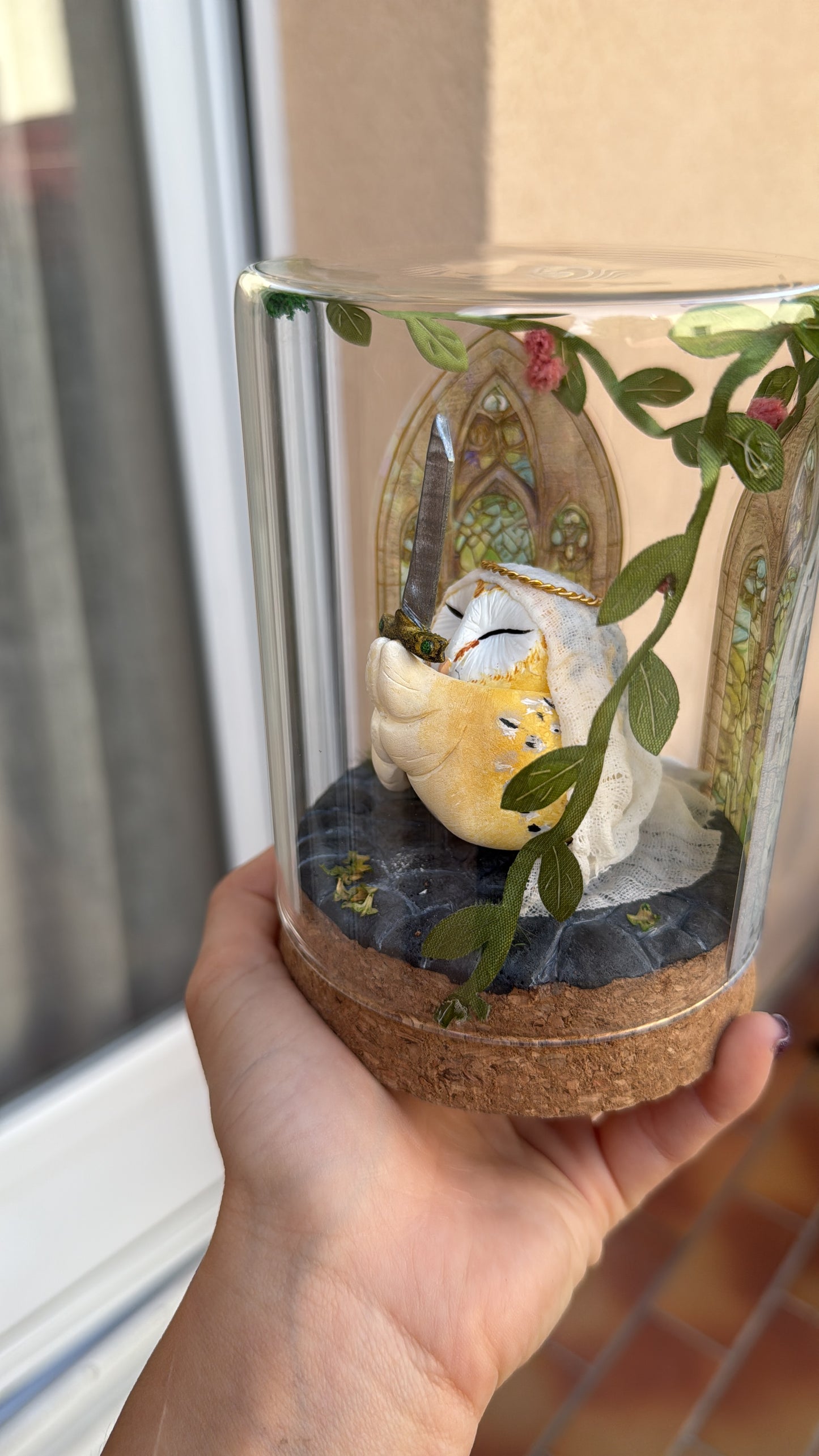 Prêtresse sous verre