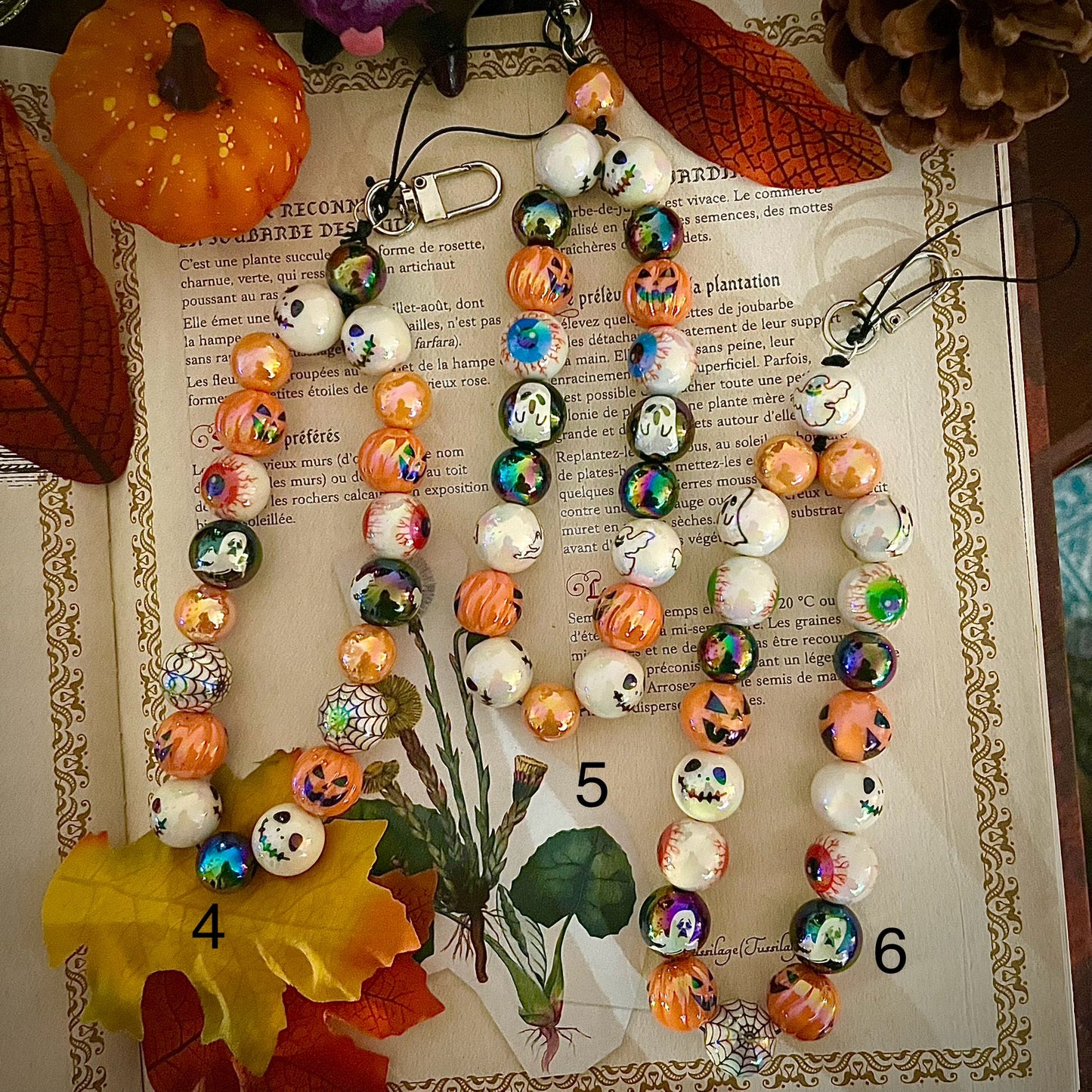 Perles d’Halloween phone charm